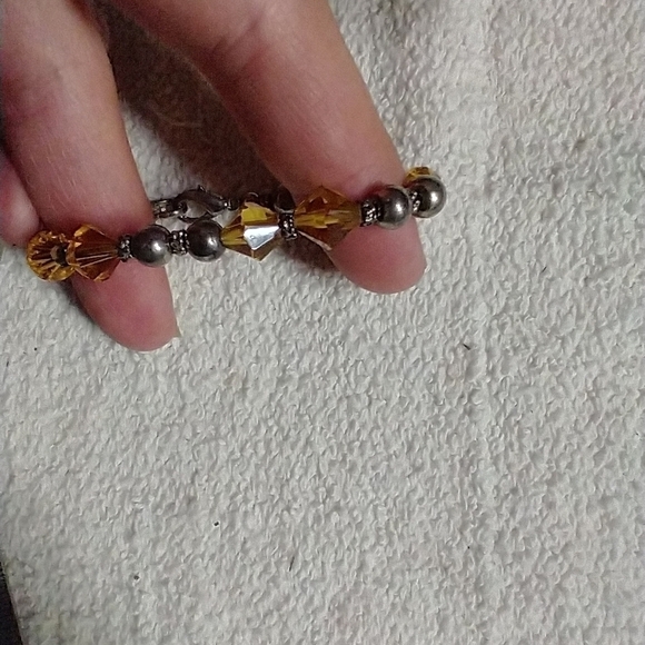 Silvertone yellow faceted beaded very small bracelet - Picture 1 of 3